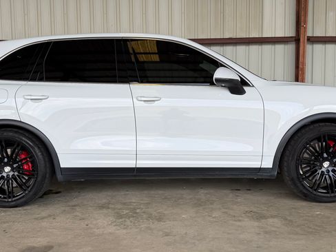 Used 2017 Porsche Cayenne AWD/4WD image 9