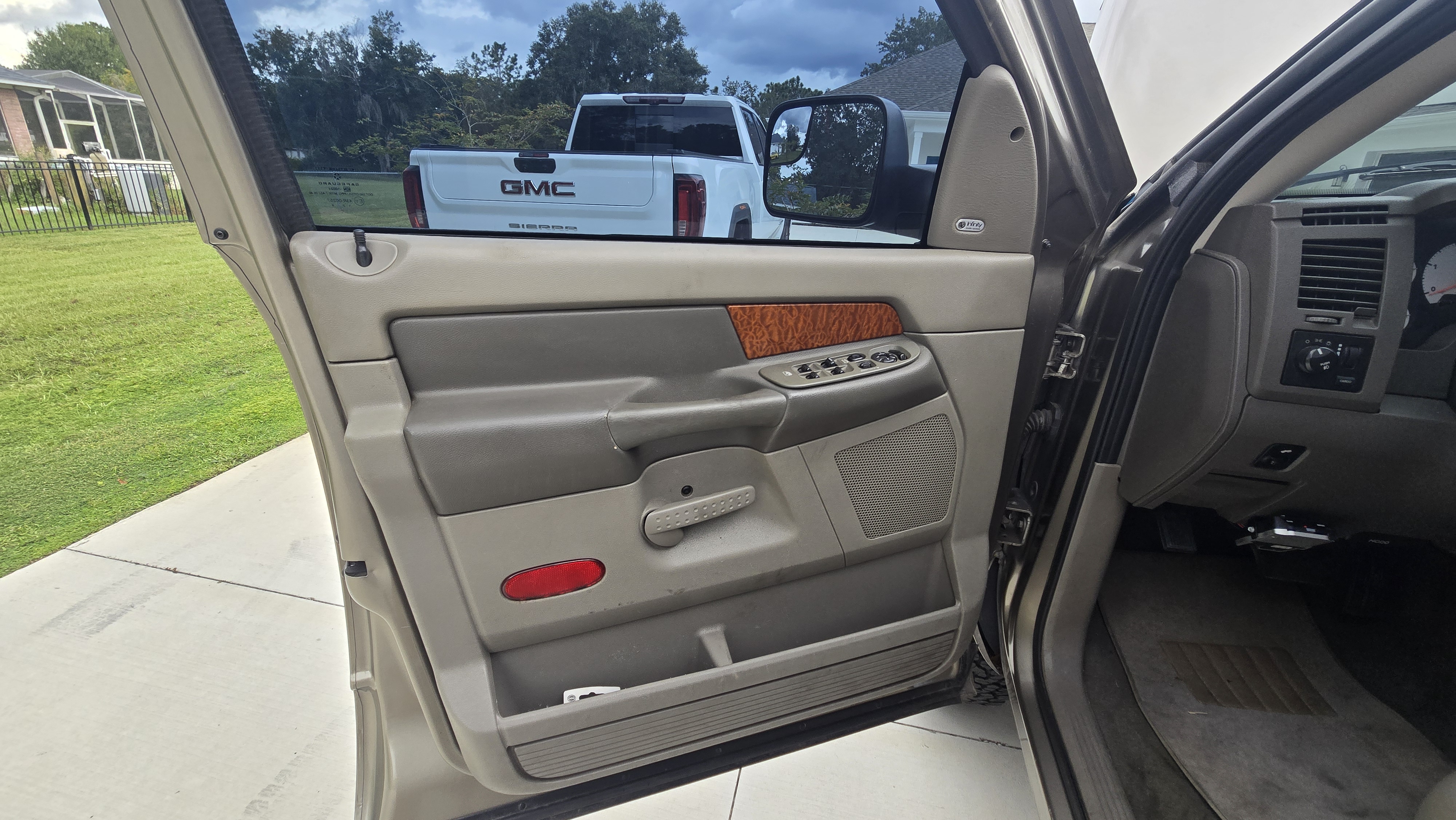 Used 2006 Dodge Ram 2500 Truck Laramie AWD/4WD image 23
