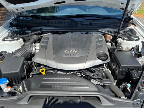 Used 2015 Hyundai Genesis 3.8 RWD image 2