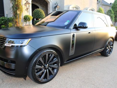 Used 2023 Land Rover Range Rover SV image 2