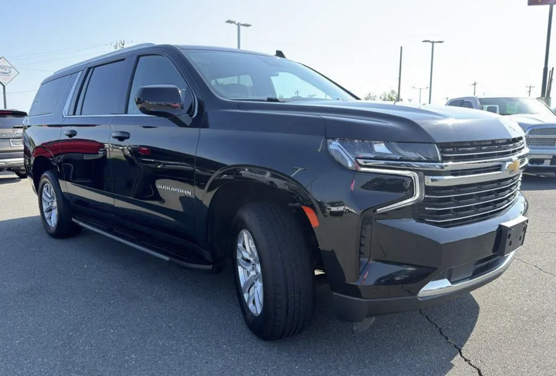 Used 2023 Chevrolet Suburban LT RWD image 6