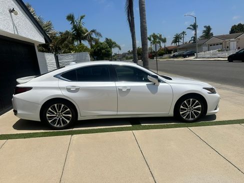 Used 2020 Lexus ES 300h w/ Premium Package FWD image 4