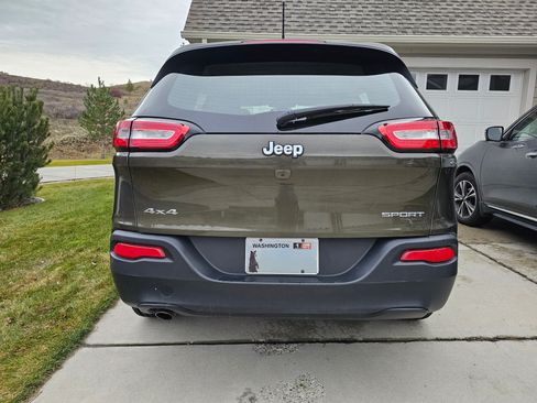 Used 2016 Jeep Cherokee Sport w/ Cold Weather Group image 4