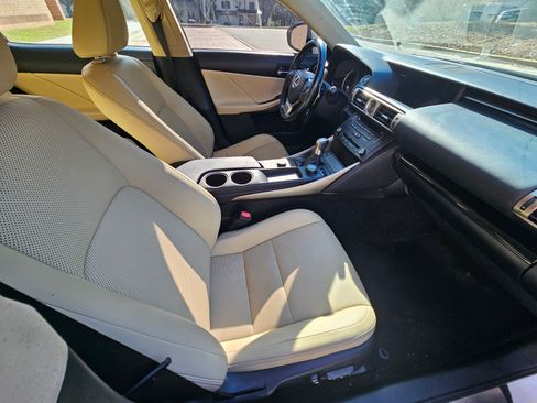 Used 2016 Lexus IS 300 AWD image 17