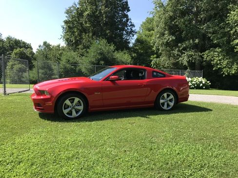Used 2014 Ford Mustang GT image 1