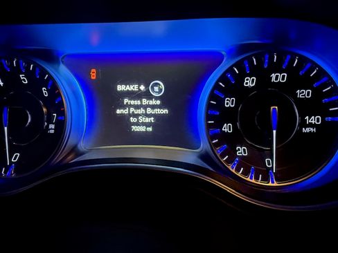 Used 2017 Chrysler 300 C image 10