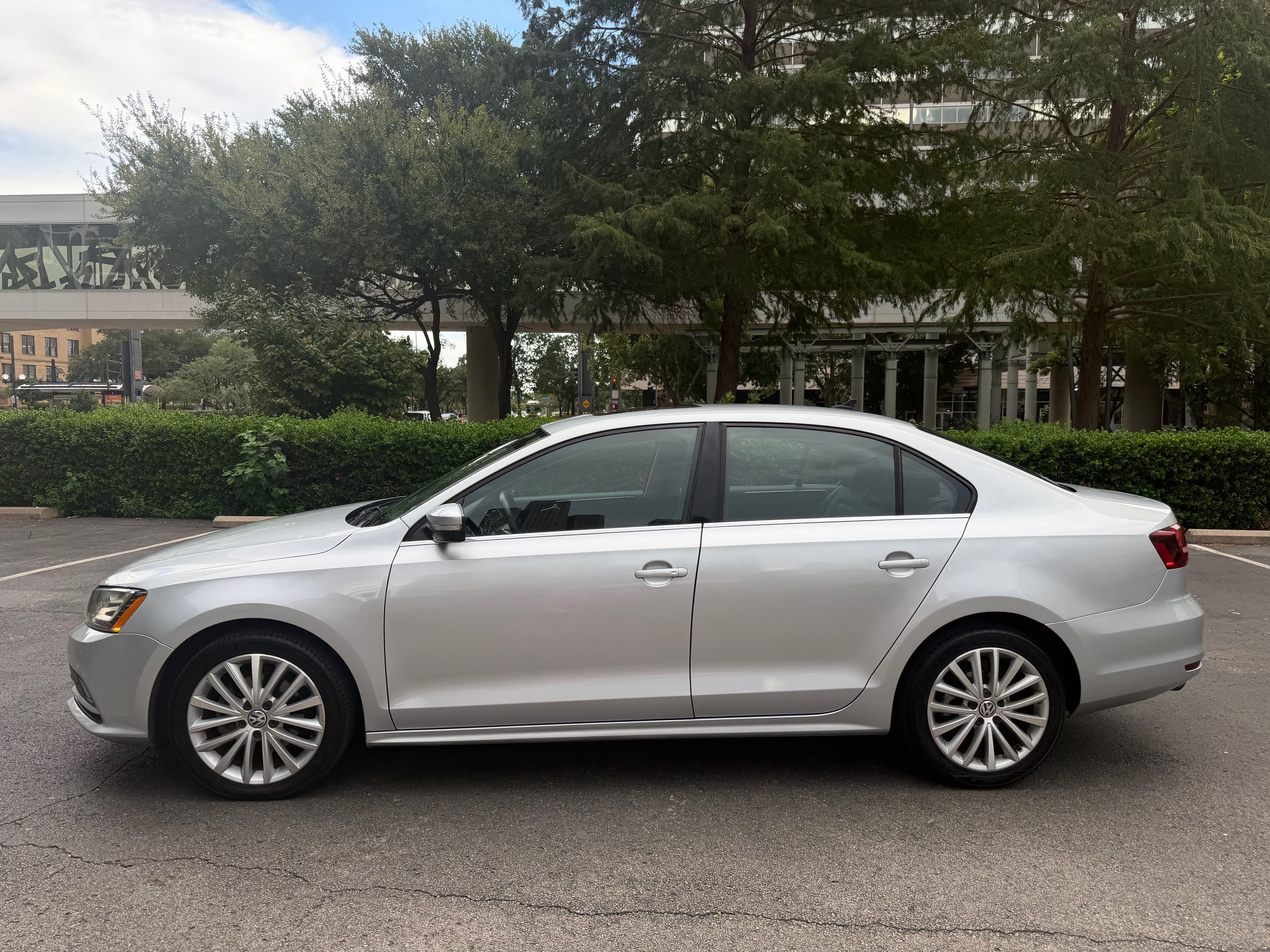 Used 2016 Volkswagen Jetta SEL w/ Lighting Package FWD image 28