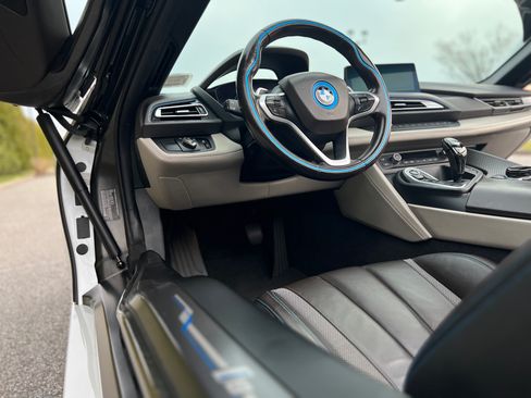 Used 2019 BMW i8 Roadster image 10