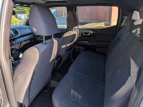 Used 2016 Toyota Tacoma TRD Off-Road image 10