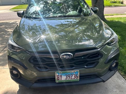 Used 2024 Subaru Crosstrek 2.5i Limited w/ Crosstrek Mirror Package AWD/4WD image 2