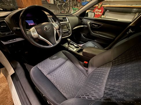 Used 2016 Nissan Altima 2.5 SV image 11
