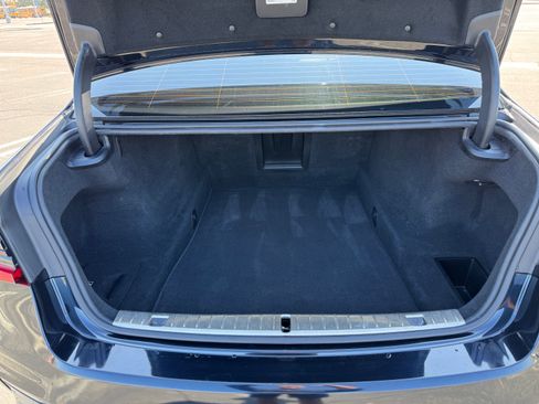 Used 2021 BMW 750i xDrive w/ Executive Package image 17