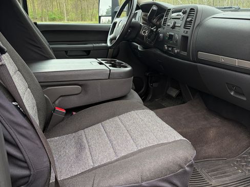 Used 2013 Chevrolet Silverado 2500 LT w/ Interior Plus Package AWD/4WD image 11