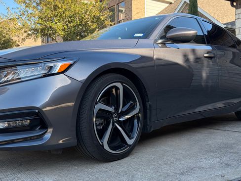 Used 2020 Honda Accord Sport image 2