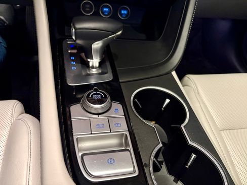 Used 2023 Genesis G70 2.0T image 4