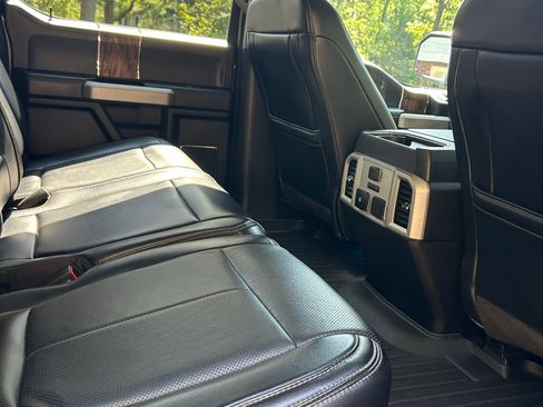 Used 2018 Ford F150 Lariat w/ Equipment Group 502A Luxury AWD/4WD image 14