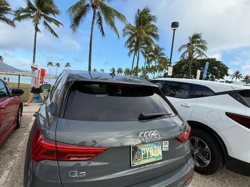 Used 2020 Audi Q3 2.0T Premium w/ Convenience Package AWD/4WD image 4
