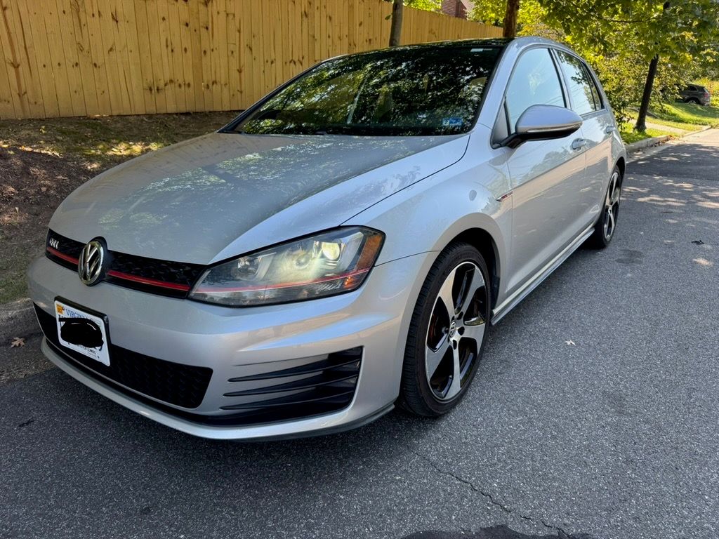 Used 2015 Volkswagen GTI SE FWD image 2