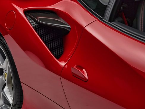 Used 2021 Ferrari F8 Tributo image 20