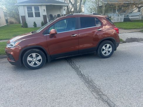 Used 2019 Chevrolet Trax LT w/ LT Convenience Package image 1