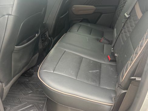 Used 2023 GMC Canyon Denali image 6