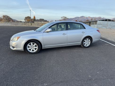 Used 2010 Toyota Avalon XL image 1