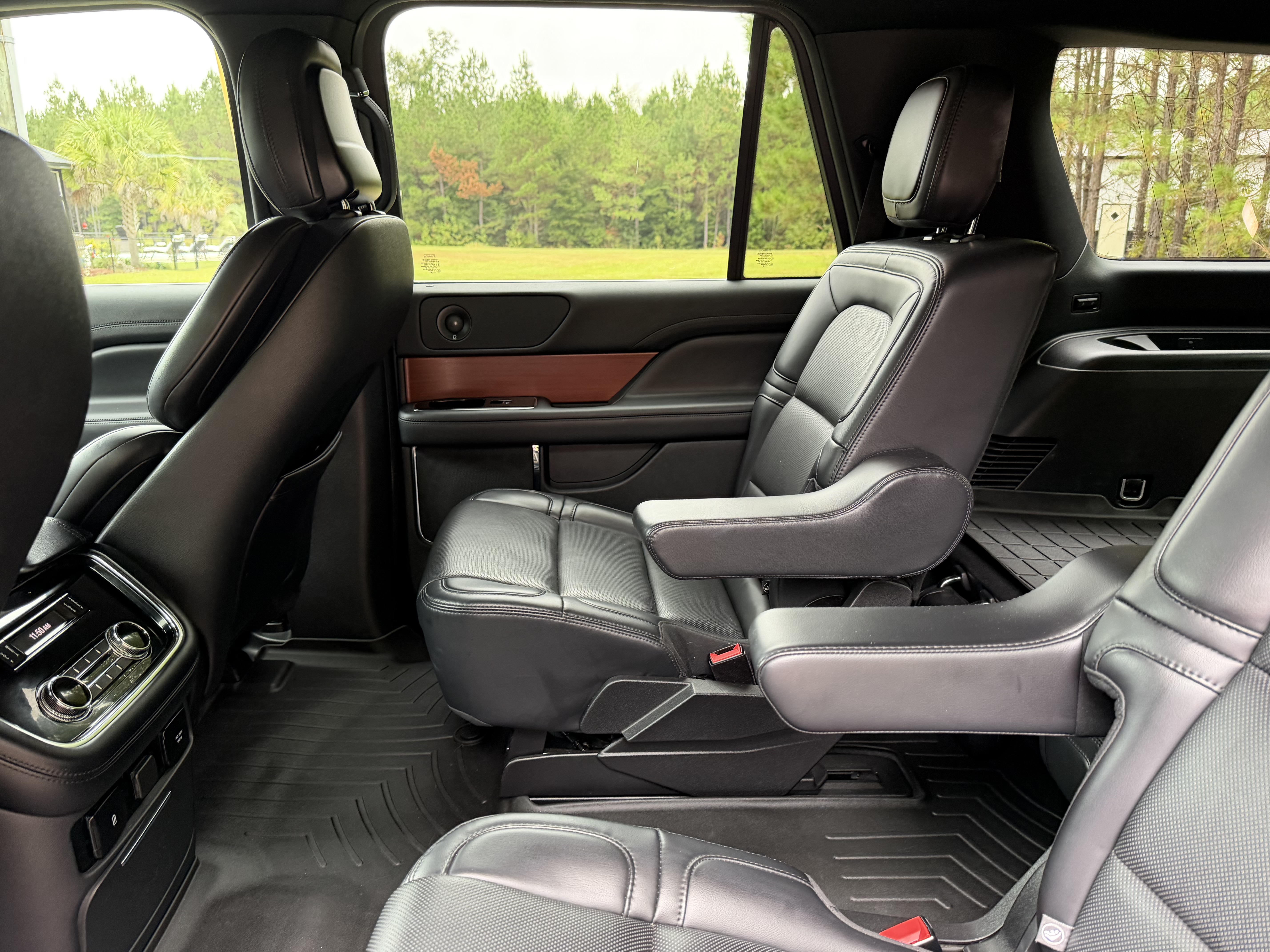 Used 2020 Lincoln Navigator 4WD image 12