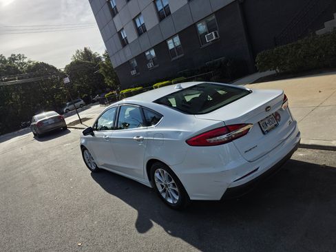 Used 2020 Ford Fusion SE image 9