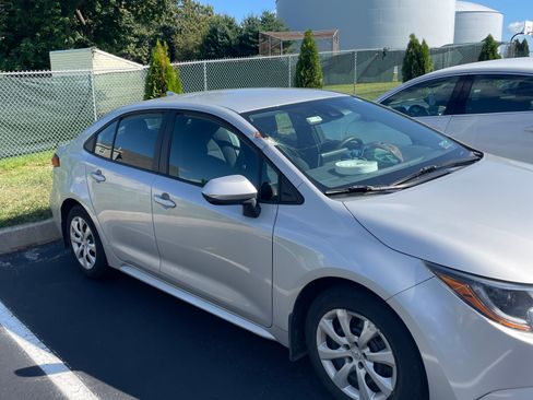 Used 2021 Toyota Corolla LE w/ Carpet Mat Package (TMS) FWD image 6