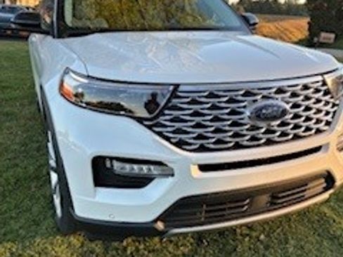 Used 2022 Ford Explorer Platinum w/ Technology Package image 14