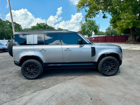 Used 2023 Land Rover Defender 110 X-Dynamic SE AWD/4WD image 9