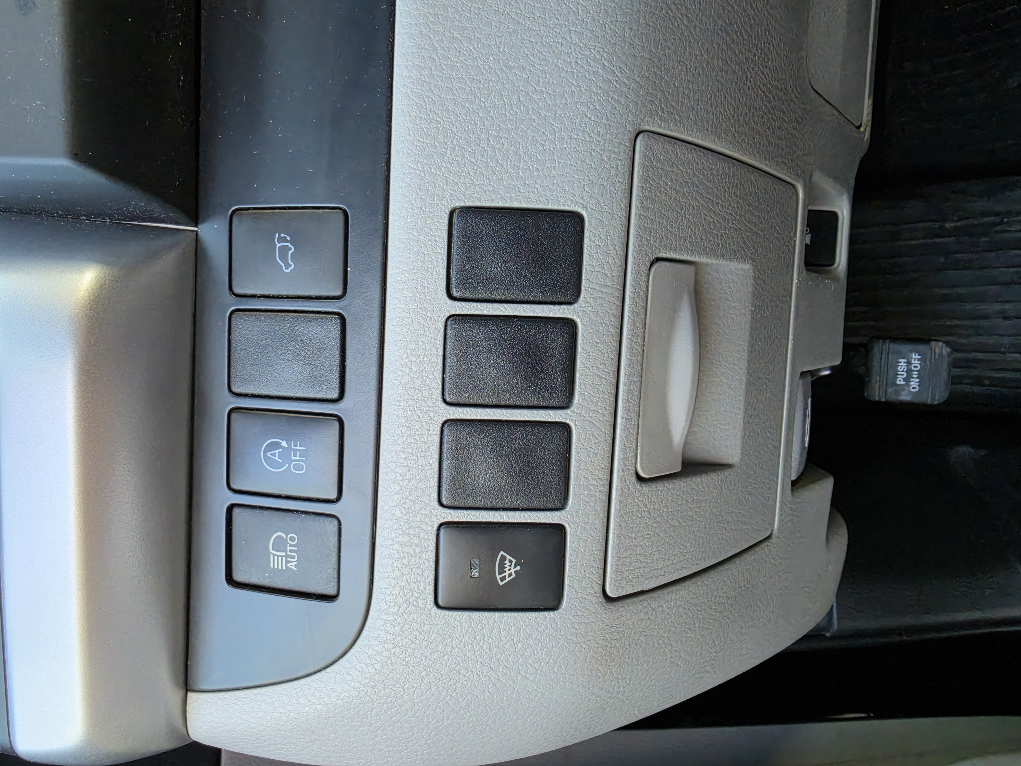 Used 2019 Toyota Highlander XLE AWD/4WD image 18