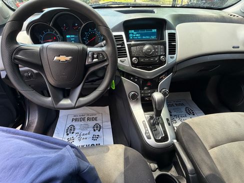 Used 2014 Chevrolet Cruze LS FWD image 13