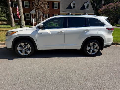 Used 2014 Toyota Highlander Limited Platinum AWD/4WD image 4