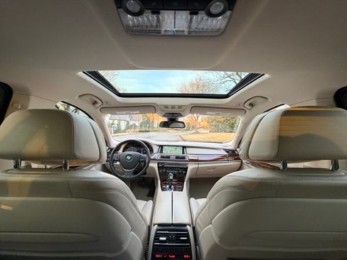 Used 2014 BMW 750Li image 18
