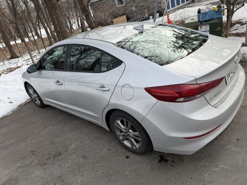 Used 2017 Hyundai Elantra SE image 5