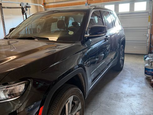 Used 2023 Jeep Grand Cherokee 4WD 4xe image 2