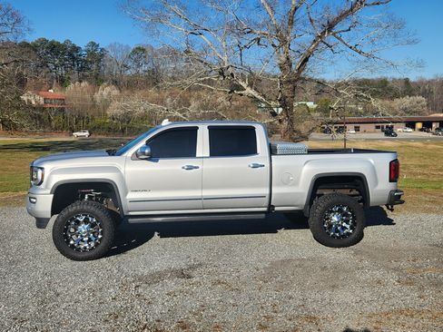 Used 2018 GMC Sierra 1500 Denali w/ Denali Ultimate Package image 2