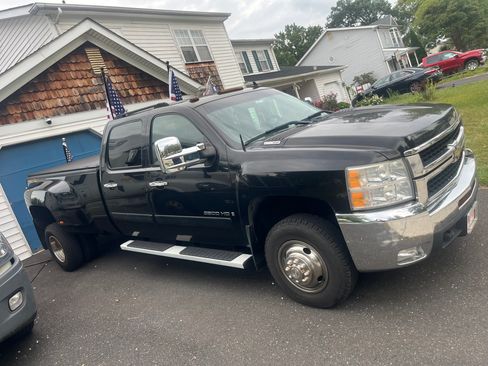 Used 2007 Chevrolet Silverado 3500 LTZ w/ EZ-Lift Tailgate Package image 4