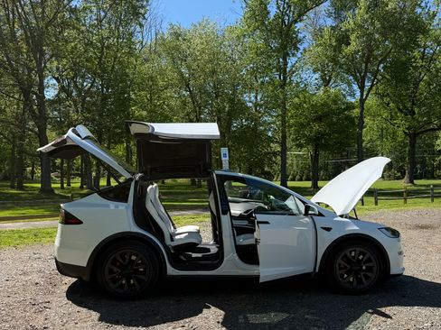 Used 2024 Tesla Model X Plaid AWD/4WD image 18