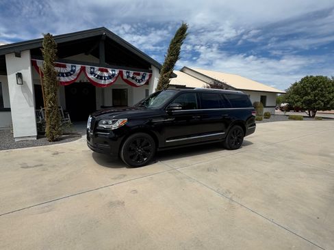 Used 2023 Lincoln Navigator L Reserve RWD image 2
