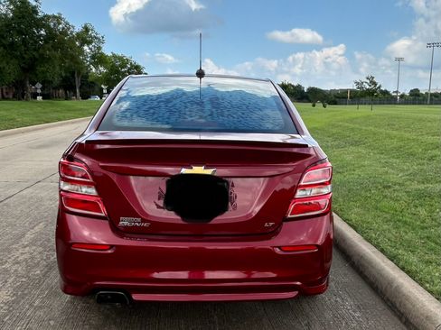 Used 2017 Chevrolet Sonic LT w/ Convenience Package FWD image 2