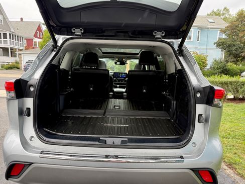 Used 2022 Toyota Highlander Platinum AWD/4WD image 28