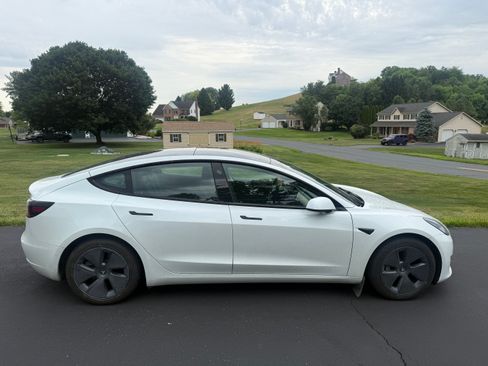 Used 2022 Tesla Model 3 Long Range AWD/4WD image 2