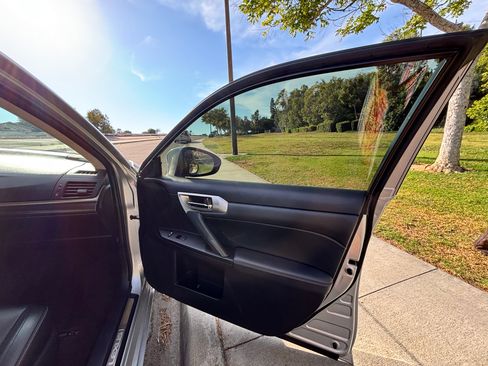 Used 2014 Lexus CT 200h FWD image 8