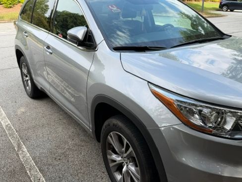 Used 2016 Toyota Highlander Plus FWD image 6