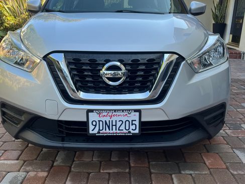 Used 2019 Nissan Kicks SV FWD image 5