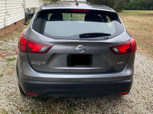 Used 2018 Nissan Rogue Sport S image 2