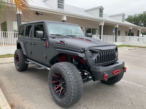 Used 2020 Jeep Wrangler Unlimited Sahara w/ Uconnect 4C Nav & Sound Group image 18