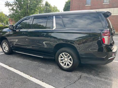Used 2023 Chevrolet Suburban LT RWD image 5